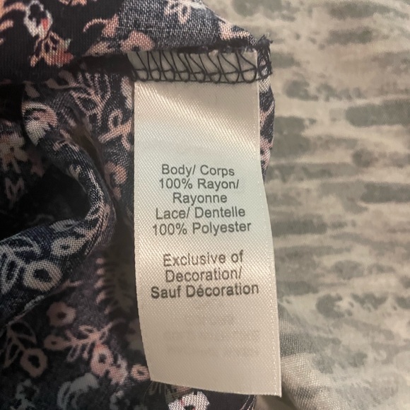 Maurice’s lace detail flowy tank. - Picture 2 of 6